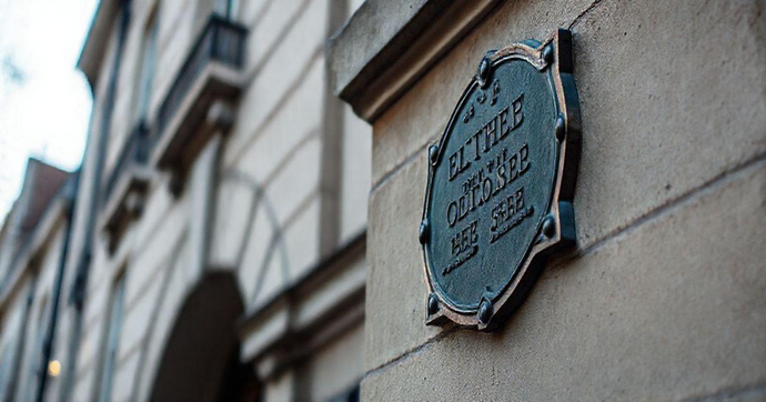 Placa de patrim&ocirc;nio: como escolher e instalar corretamente para proteger sua propriedade